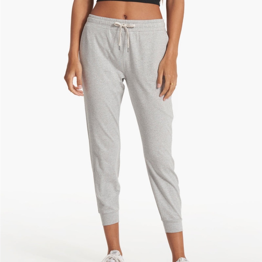 NWOT Vuori Performance Joggers